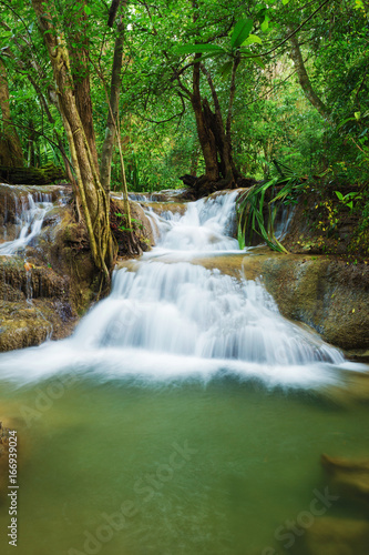 Fototapeta Naklejka Na Ścianę i Meble -  Level 7 of Huay Mae Kamin waterfall in Khuean Srinagarindra National Park, Kanchanaburi, Thailand