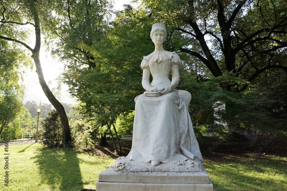Obraz premium Sissi Elisabeth Denkmal in Meran in Italien