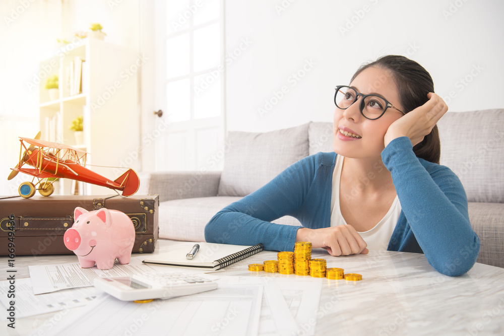 Φωτογραφία beautiful woman sitting in the living room