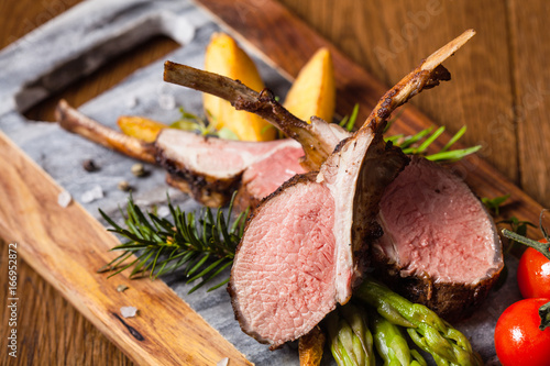 Canvas Print Baked lamb loin, served with asparagus.