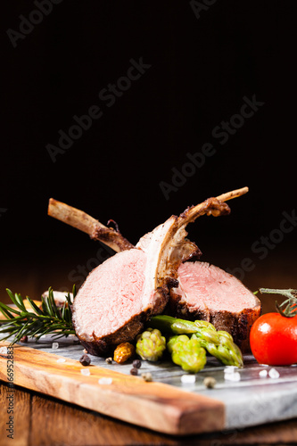 Obraz na płótnie Baked lamb loin, served with asparagus.