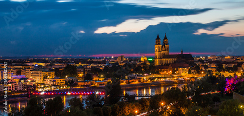 Nächtlicher Blick über Magdeburg