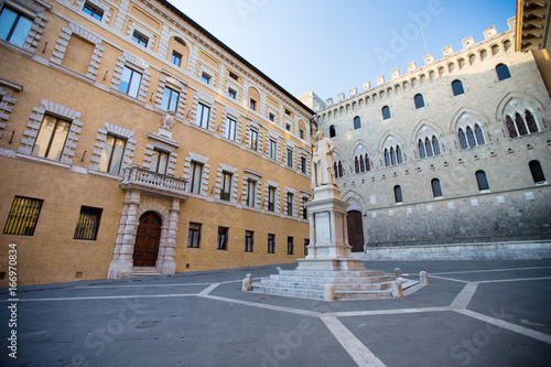 Palazzo Salimbeni with a statue of Sallustion Bandinii, Siena, Tuscany, Italy, Europe