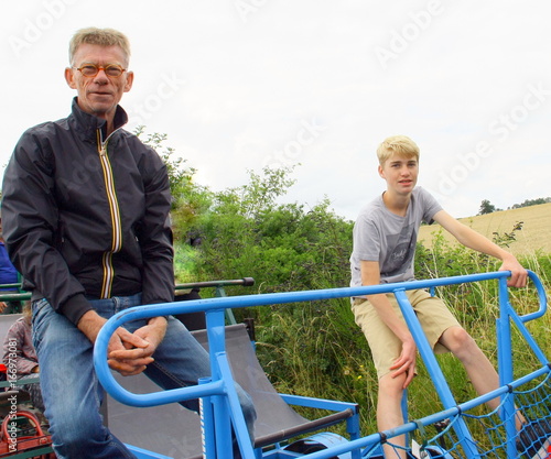 détente,loisir,faire du vélo-rail photo