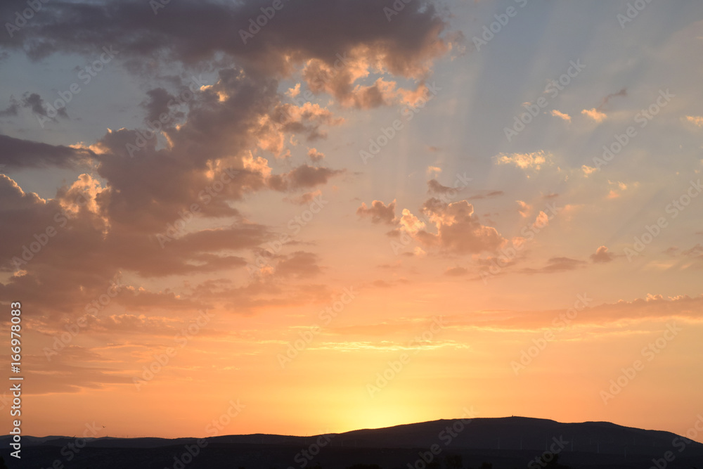 Coucher de soleil sur les Corbières dans l'Aude. Coucher de soleil sur les Corbières dans l'Aude.