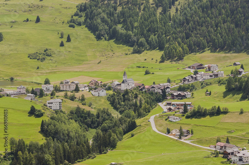 Scuol, Bergdorf, Fontana, Kirche, Tarasp, Wanderweg, Engadin, Unterengadin, Bergbauer, Alpen, Graubünden, Sommer, Schweiz