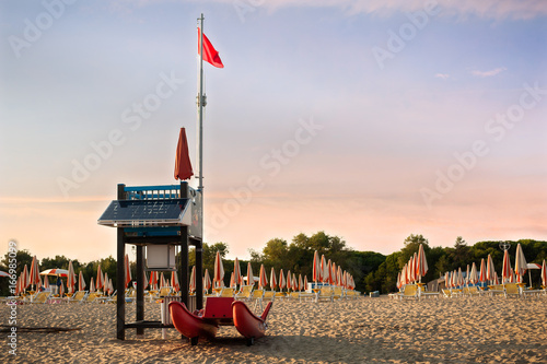 Fotografie Lifeguard tower on a beach with rescue boat.