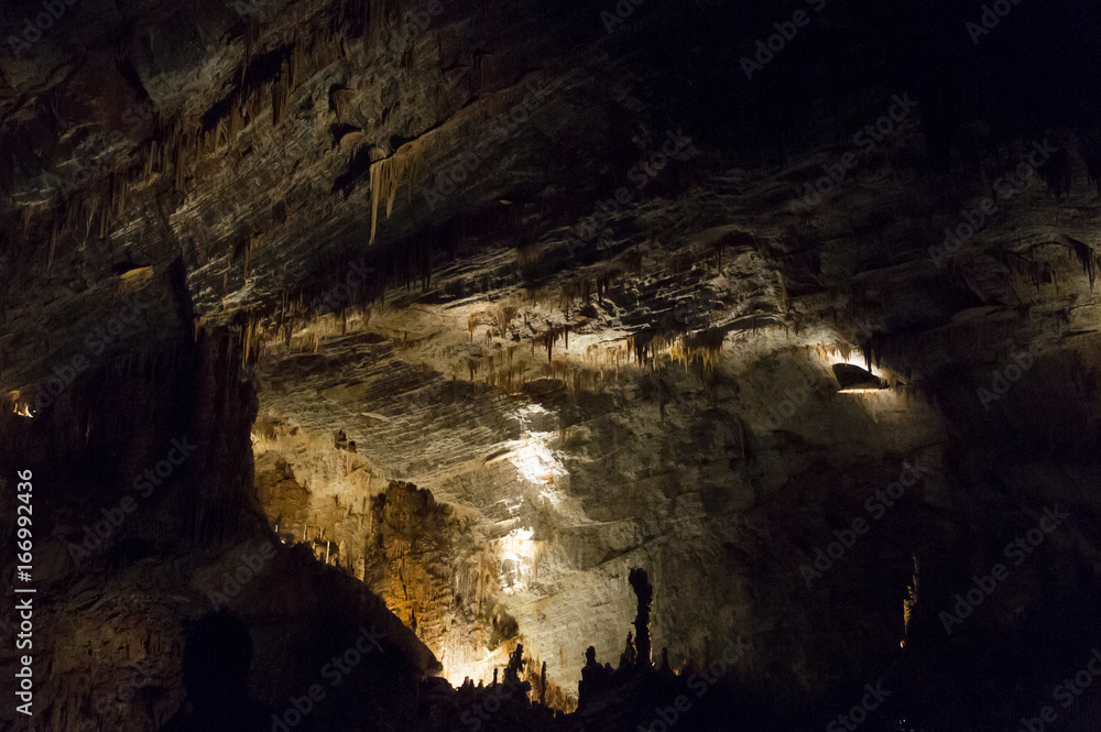 Vue à l'intérieur de la grotte du Gouffre de Cabrespine, France