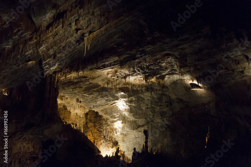 Vue à l'intérieur de la grotte du Gouffre de Cabrespine, France