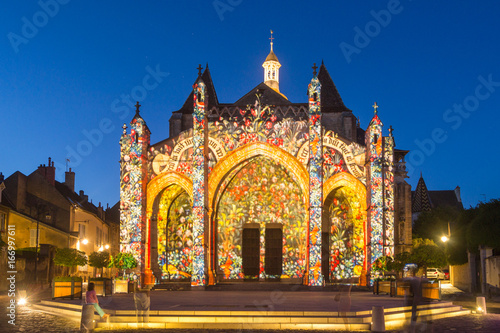 Obraz na płótnie Night view of Basilica Notre Dame - Beaune, France w salonie