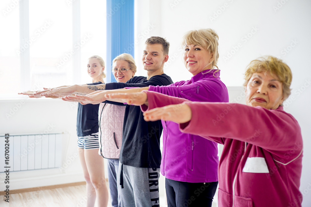 Fototapeta premium Group of elderly people doing exercises