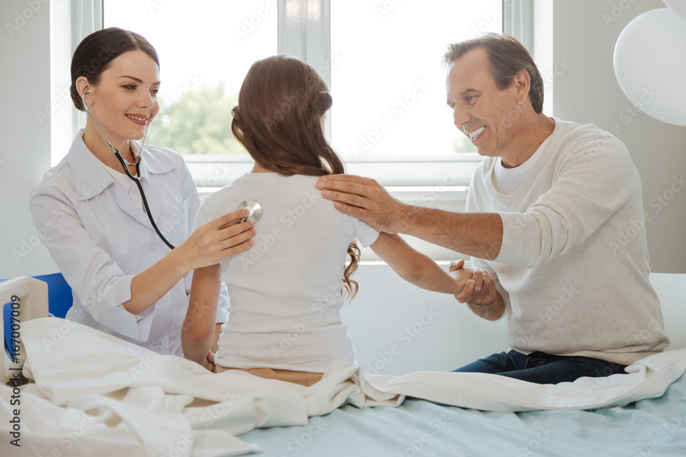 Obraz premium Delighted positive man supporting his young daughter