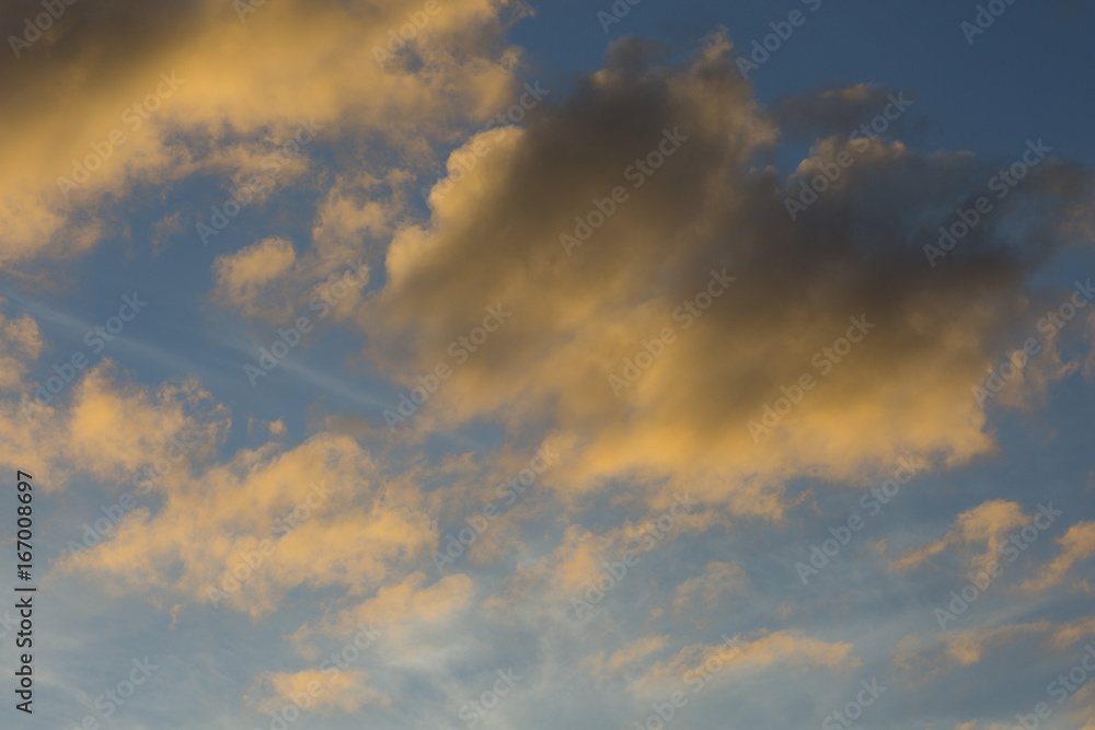 Obraz premium Clouds in Sky at Sunset