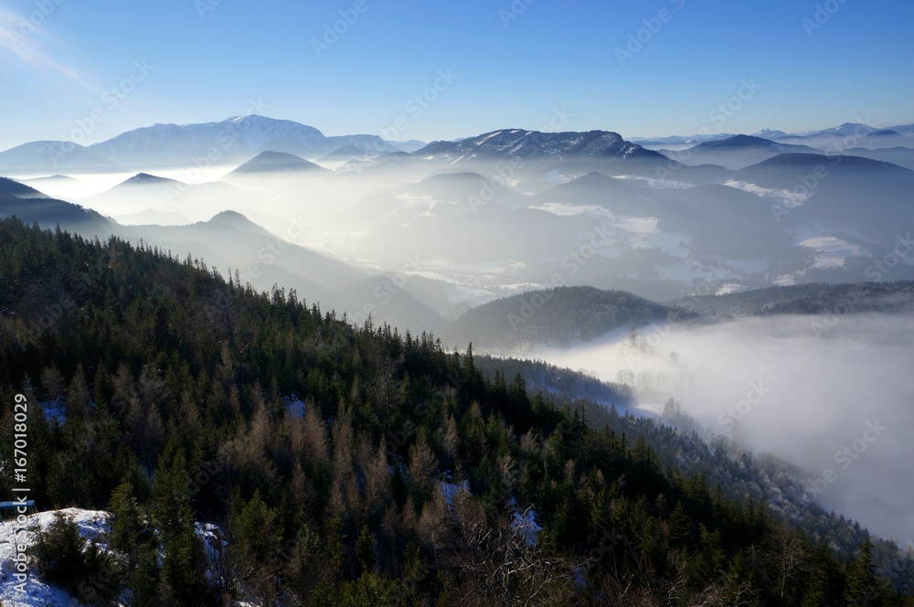 Aussicht auf Schneeberg in Niederösterreich im Winter