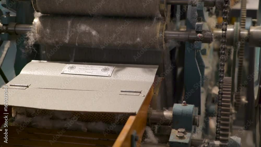 1788_An_industrial_machine_with_the_cottons_leftover.mov 1788_An_industrial_machine_with_the_cottons_leftover.mov