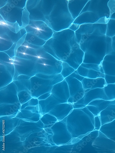 Wasserspiegelung in Swimming Pool