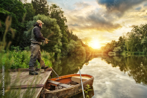 Fotografia Sport fisherman hunting fish. Outdoor fishing in river