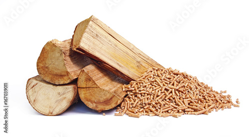 Bûches de bois et granulés de bois