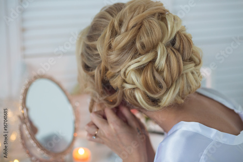 Wedding hairstyle,Hairstyle, back view, bare back