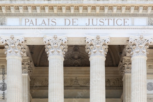 Tableau sur toile Palais of justice in France