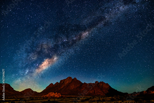 Milky Way in Namibia © lucaar