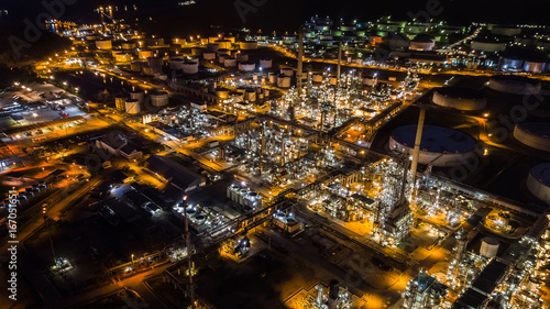 Fototapeta Naklejka Na Ścianę i Meble -  Oil refinery industry at night