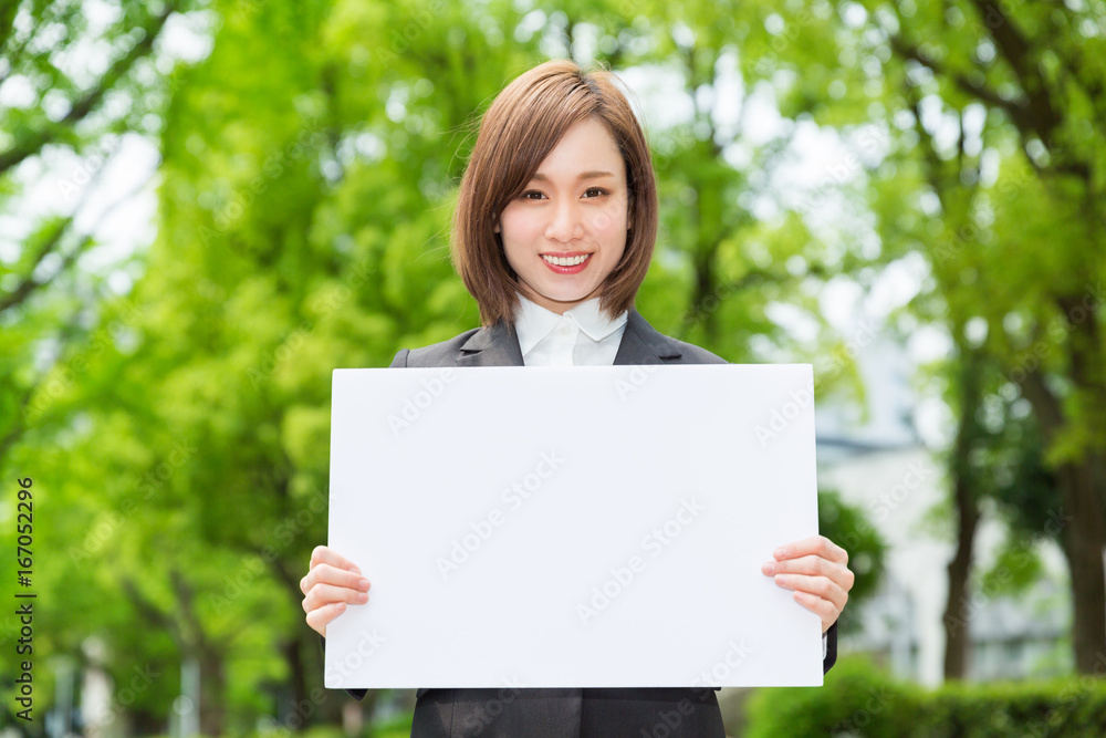 ホワイトボードを持つ女性 ビジネス ホワイトボードを持つ女性 ビジネス