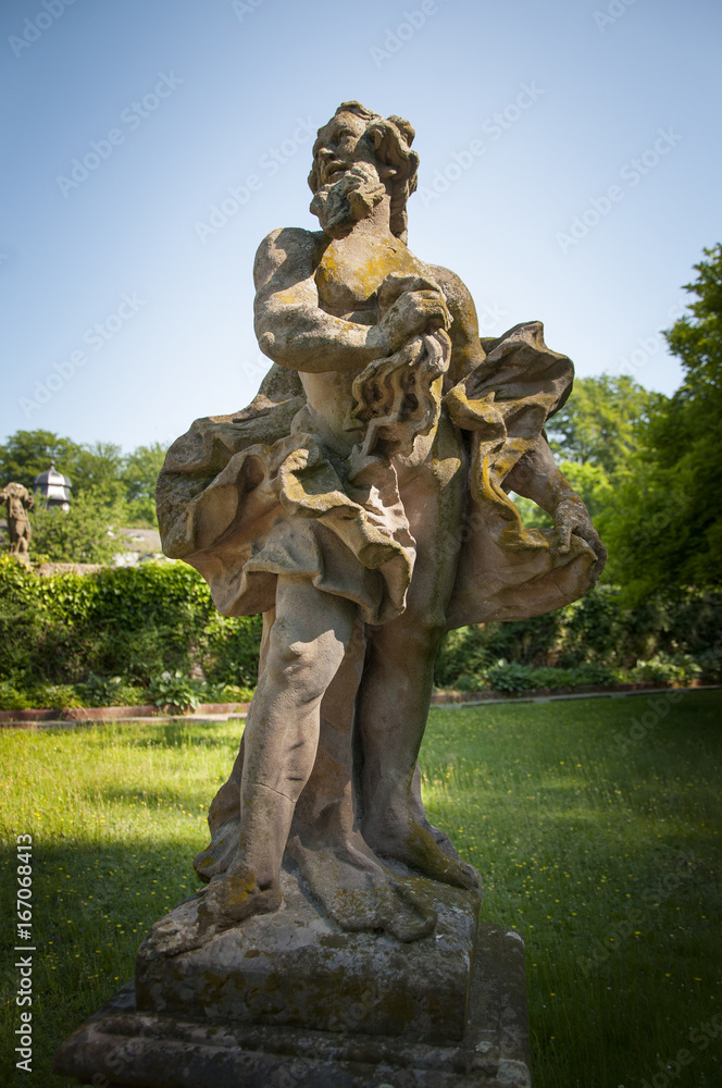 Obraz premium Castle Wolfsgarden sculptures