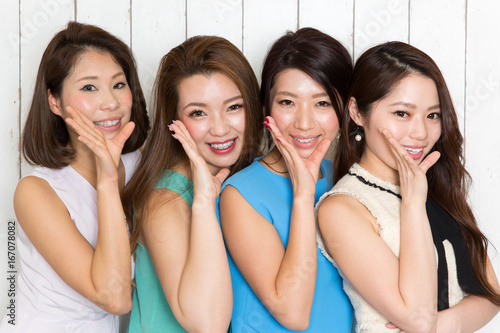 Tapety artystyczne ささやく女子