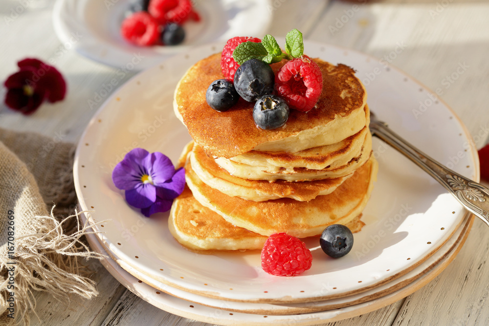 Buttermilk pancakes with berry Buttermilk pancakes with berry