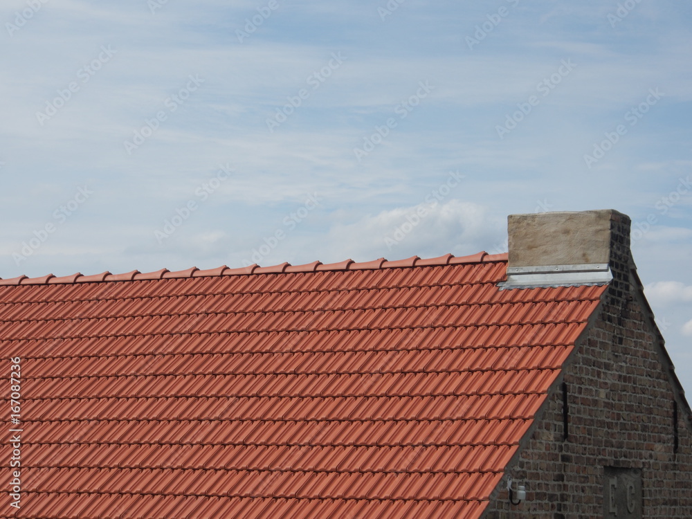 Neues Dach für Altbau: Dachpfannen, Dachziegel, Dachsanierung