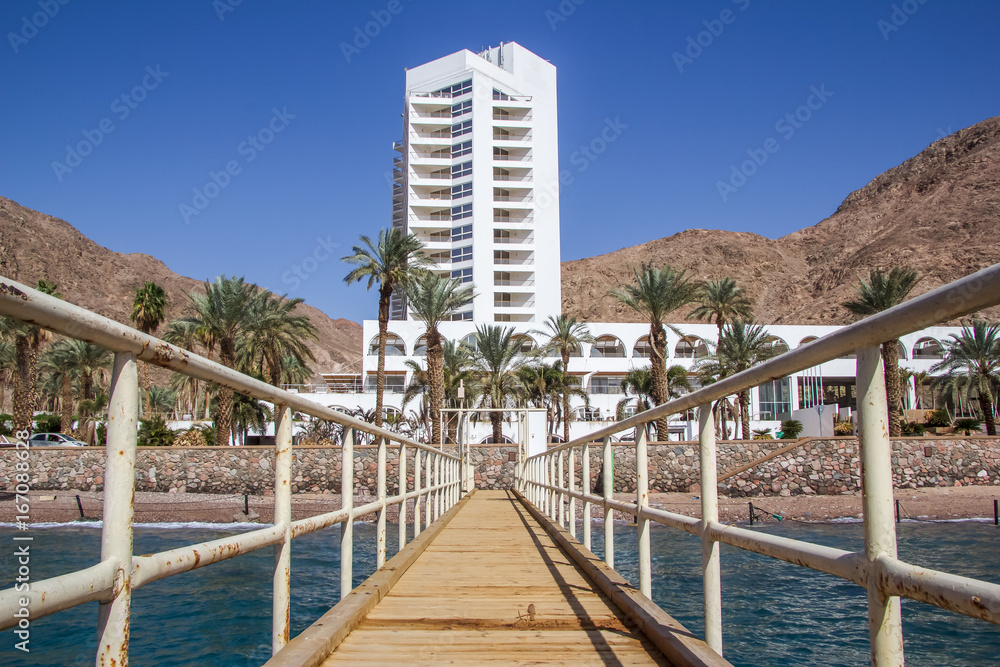 Obraz premium Beach and bridge