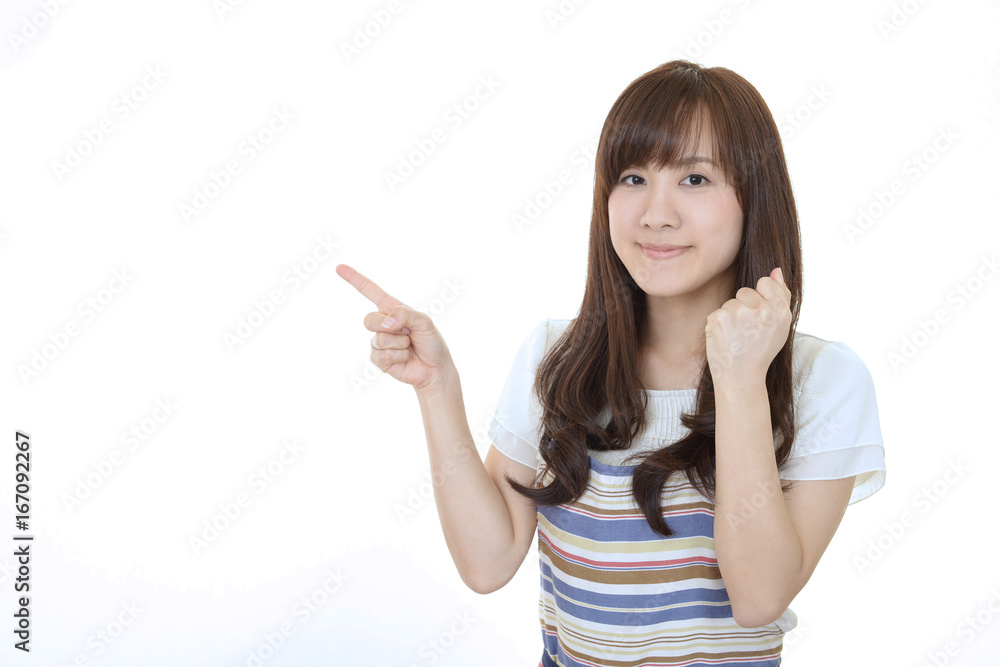 指示する笑顔の女性 指示する笑顔の女性