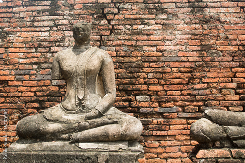 Broken statue in a temple at  Ayutthaya Thailand  Old brick background 