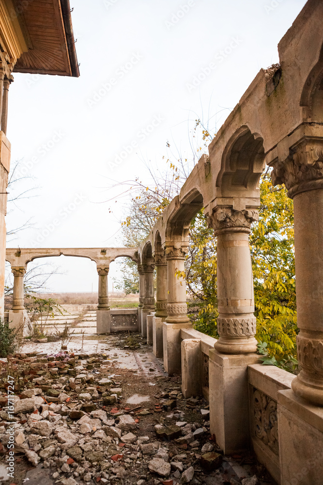 Obraz premium Old, abandoned, ruined house with beautiful details 