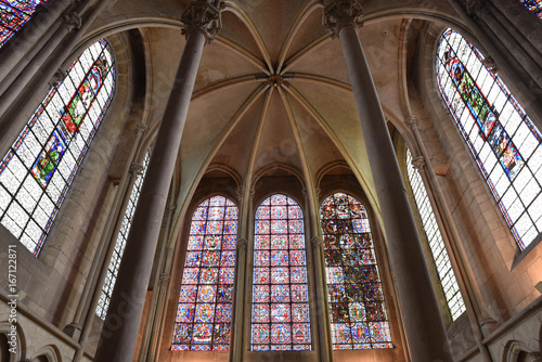 Vitraux du choeur de la cathédrale gothique d'Auxerre en Bourgogne, France