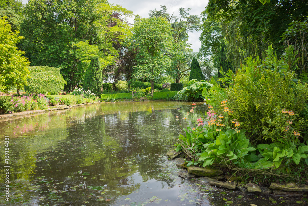 A lake in a garden in Northampton-shire