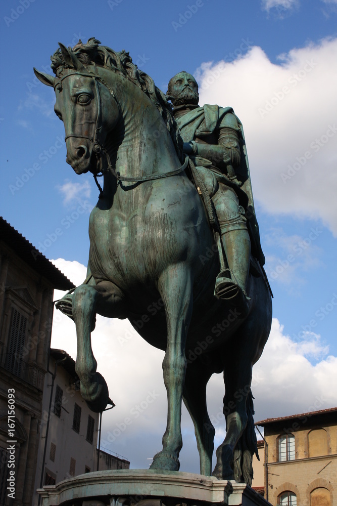Obraz premium Bronze statue of Cosimo I de Medici (Duke of Tuscany) in Florence, Italy. 