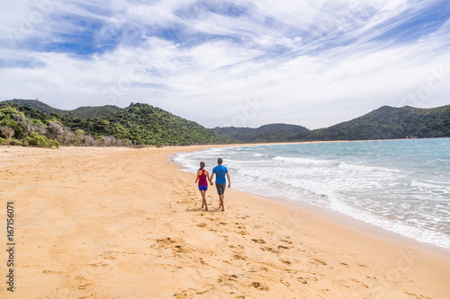 Canvas-taulu Abel Tasman National Park beach tourists hikers tramping on coast track trail, famous travel destinatinon