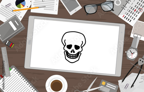 Schreibtisch mit Tablet - Totenkopf Gefahr