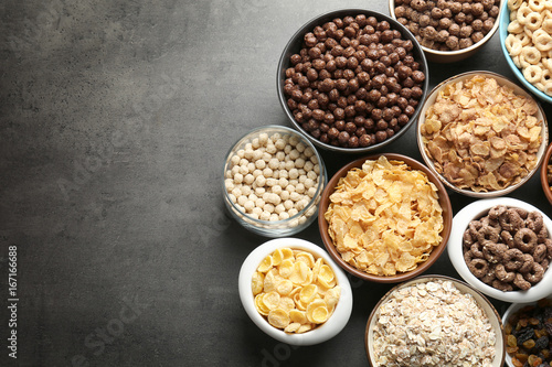 Bild auf Leinwand Different healthy breakfast cereals on gray background