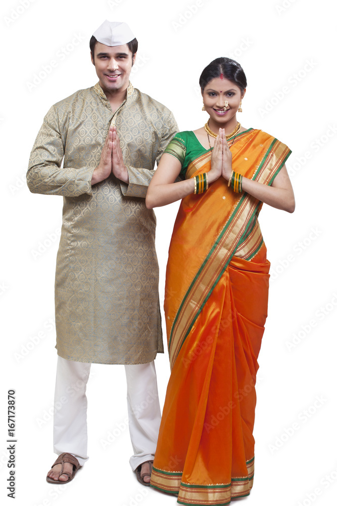 Obraz premium Portrait of Maharashtrian couple greeting