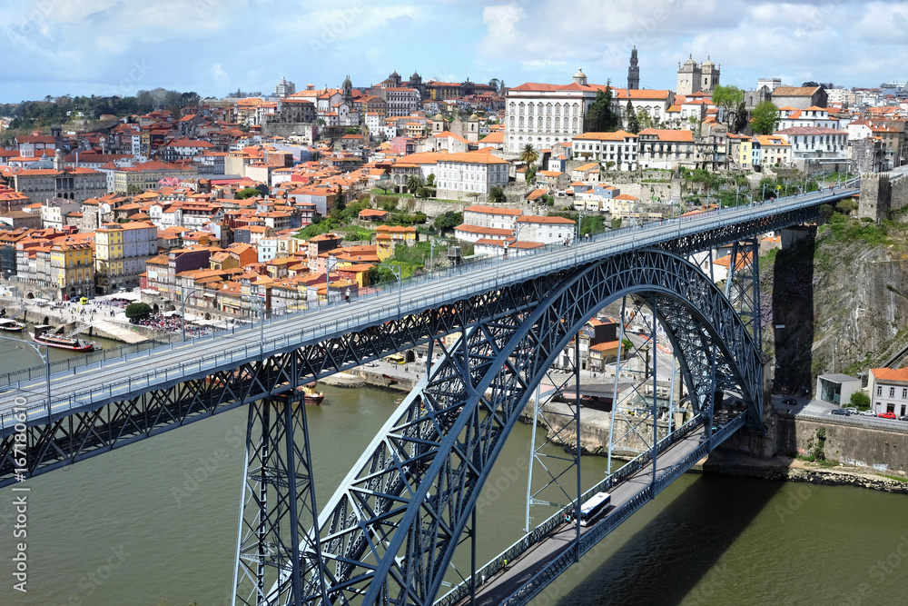 Ponte dom Luis bridg in Porto, Portugal