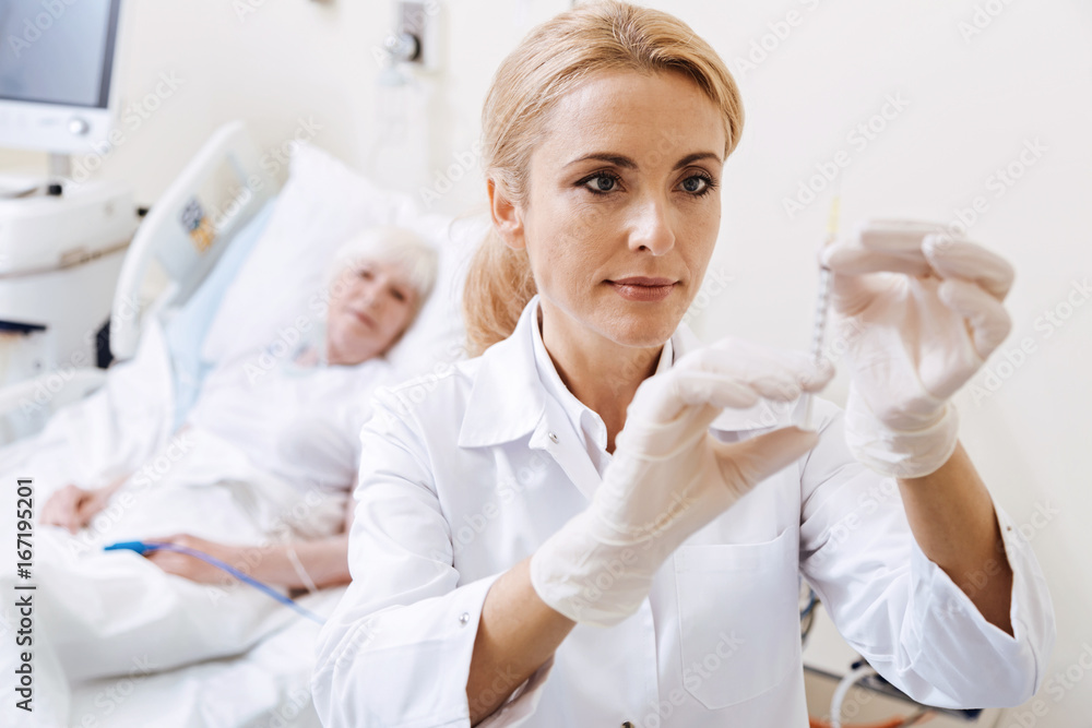 Thorough qualified doctor estimating the dosage Thorough qualified doctor estimating the dosage