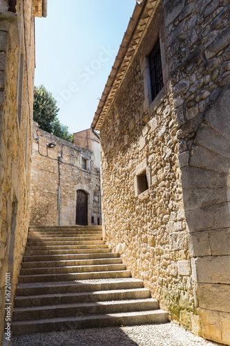 Fototapeta Naklejka Na Ścianę i Meble -  medieval stone walls and stairs in Girona spain