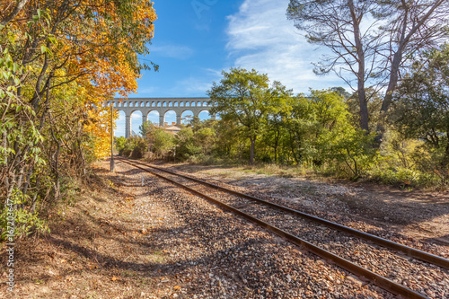 aqueduc de Roquefavour et voie ferrée de Ventabren, Bouches-du-Rhône, France 