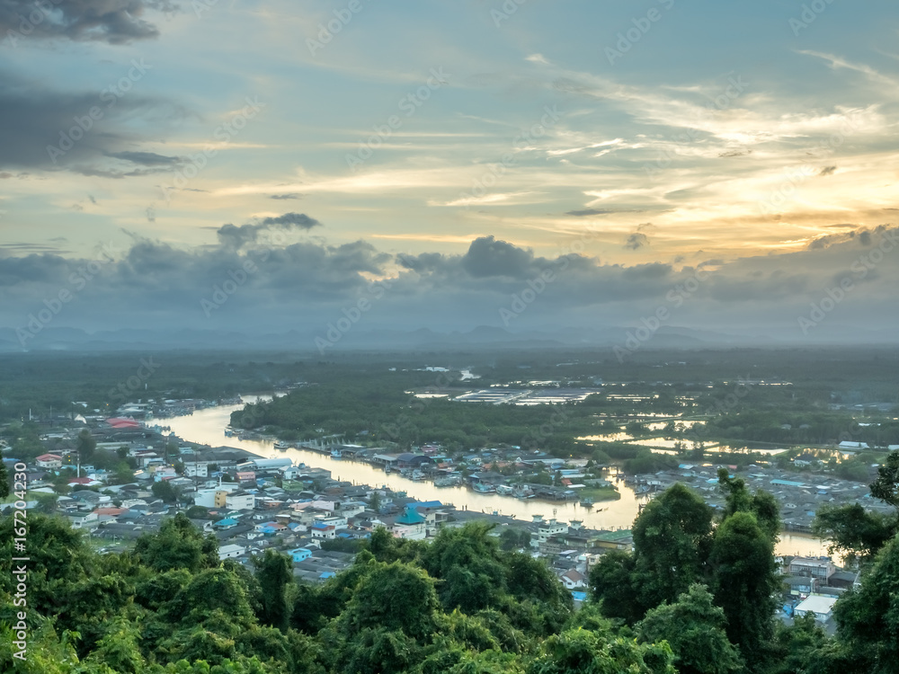 Obraz premium Cityscape view of Chumphon estuary, Thailand