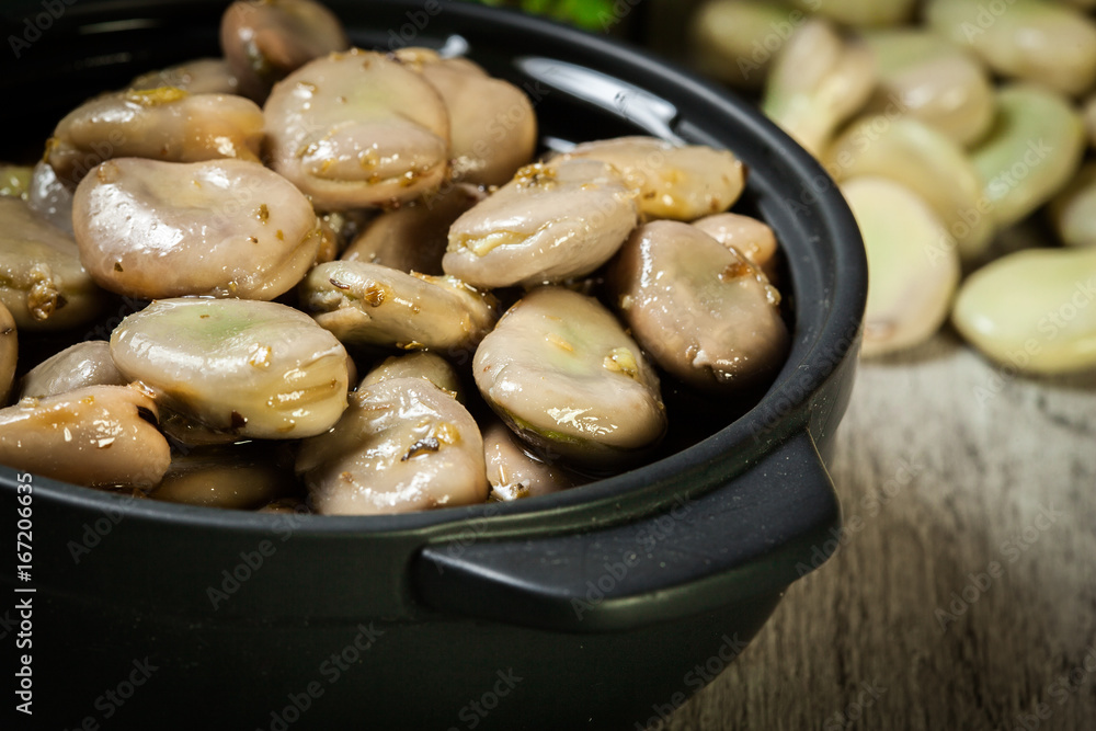 Broad beans stewed with onion and oregano Broad beans stewed with onion and oregano