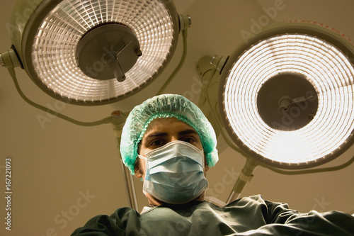Quadro em tela Surgeon in the operation theatre