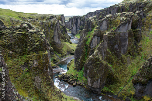 Foto The great Fjadrargljufur canyon in Iceland
